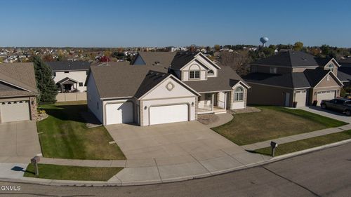 800 Saddle Ridge Rd, Bismarck, ND, 58503-8824 | Card Image