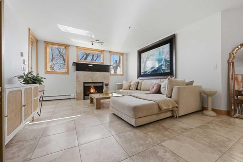 103-2411 Erlton Rd Sw, Calgary, AB, T2S3B9 | Card Image