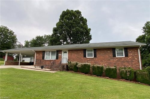 1039 Dogwood Dr, King, NC, 27021-8014 | Card Image