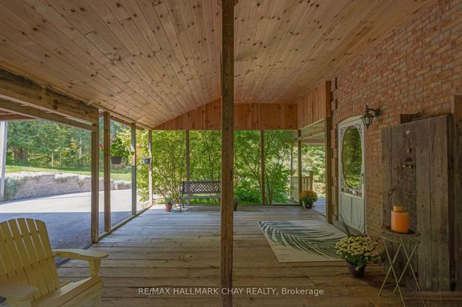 4950 Penetanguishene Rd, House other with 4 bedrooms, 3 bathrooms and 10 parking in Hillsdale ON | Image 9