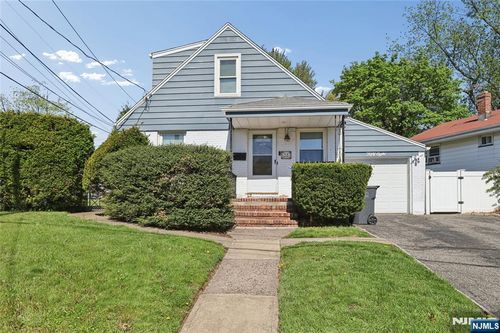 58 Sussex Rd, Bergenfield, NJ, 07621-4012 | Card Image