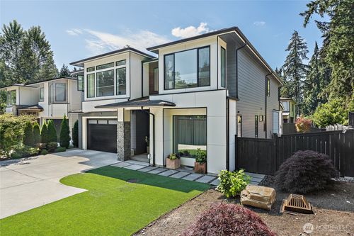 11312 115th Ave Ne, Kirkland, WA, 98033-5377 | Card Image