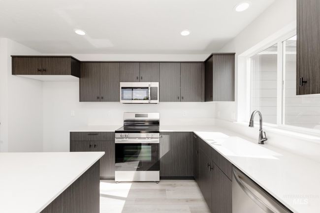 2365 W Opalite Dr, House other with 4 bedrooms, 3 bathrooms and 3 parking in Kuna ID | Image 5