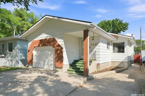 2227 Herman Ave, Saskatoon, SK, S7M0N4 | Card Image