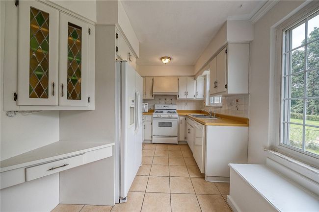 35 Locust Ln, House other with 4 bedrooms, 2 bathrooms and 1 parking in Upper St. Clair PA | Image 8