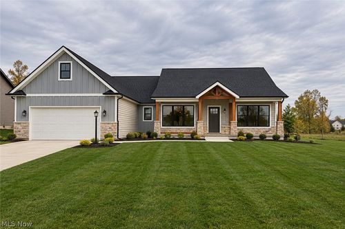 4035 Shelly Lynn Drive, New Middletown, OH, 44442 | Card Image
