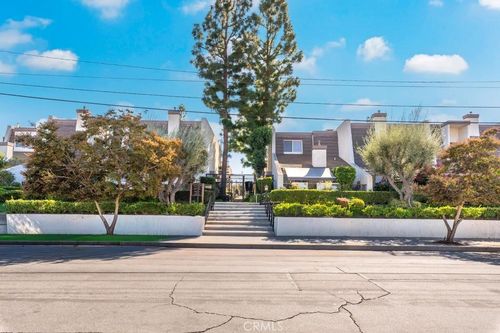 d-18340 Collins St, Tarzana, CA, 91356-2474 | Card Image