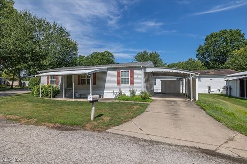2 Corktree Dr, Olmsted Twp, OH, 44138-2918 | Card Image