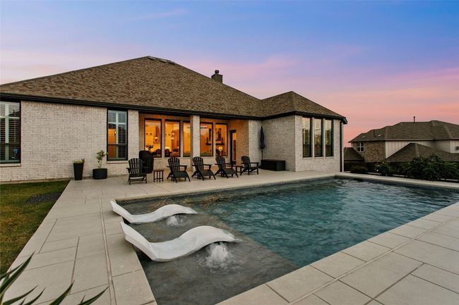 Sun tanning ledge and jumping ledges make the perfect pool | Image 33