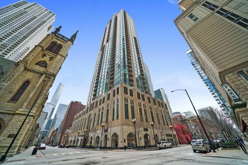 706-21 E Huron St, Chicago, IL, 60611-3927 | Card Image