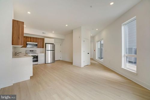 305-4200 Lancaster Ave, PHILADELPHIA, PA, 19104-1409 | Card Image