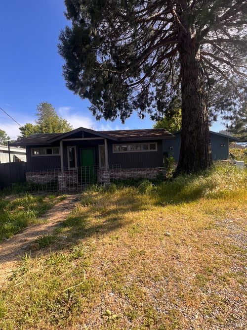 481 Della Ave, Willits, CA, 95490-4618 | Card Image