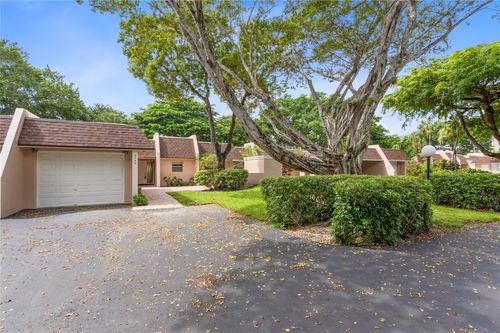 3753-3753 Oaks Clubhouse Dr, Pompano Beach, FL, 33069-3603 | Card Image