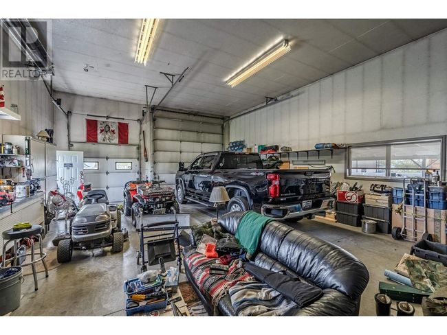 8562 Skyline Dr, House other with 5 bedrooms, 3 bathrooms and null parking in 70 Mile House BC | Image 12