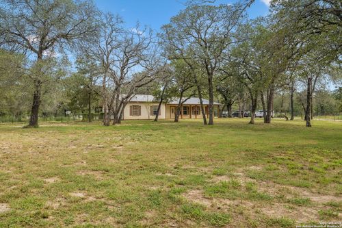 240 Oak Hollow Dr, La Vernia, TX, 78121-9726 | Card Image