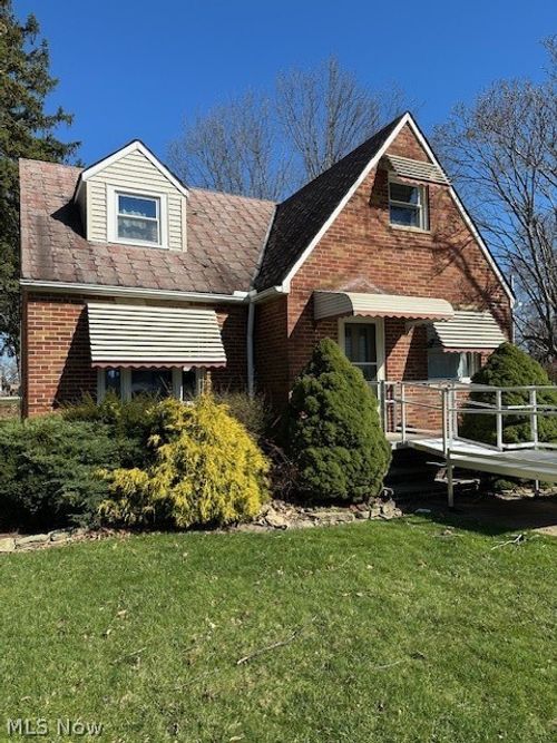 5857 W 54th St, Parma, OH, 44129-3323 | Card Image