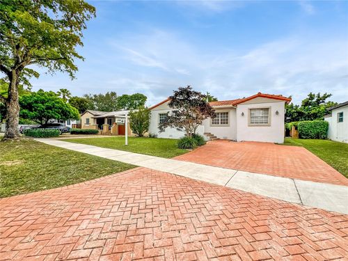 5760 Sw 10th St, West Miami, FL, 33144-5102 | Card Image