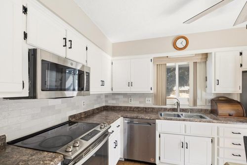 424 Aurora Ave, Saint Paul, MN, 55103-2216 | Card Image