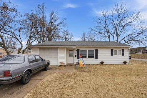 3852 Marquette St, Davenport, IA, 52806-5533 | Card Image