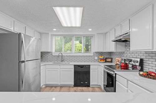 13702 Towne Way Dr, Sugar Land, TX, 77498-1653 | Card Image