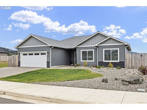 912 Medina Ave, Sutherlin, OR, 97479-9164 | Card Image