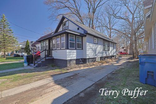 3020 Highland St, Muskegon, MI, 49444-2813 | Card Image