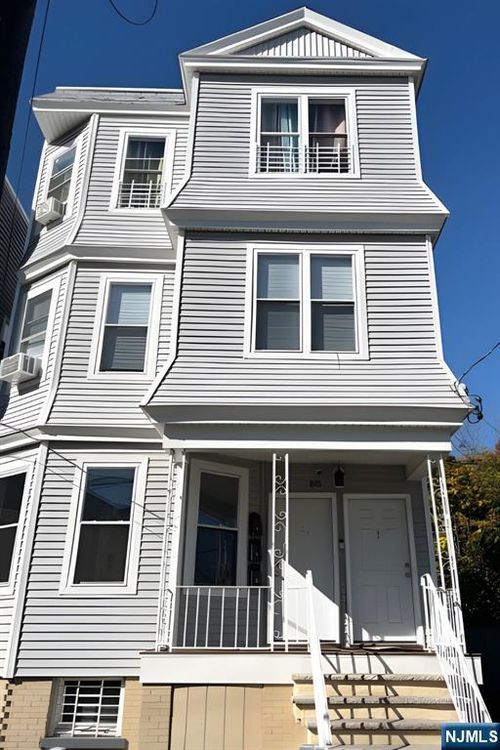 195 22nd St, Irvington, NJ, 07111-4427 | Card Image