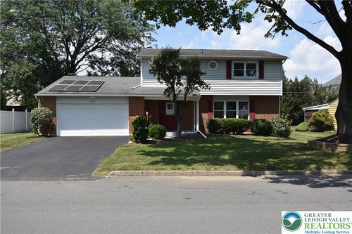 7557 Catalpa Dr, MACUNGIE, PA, 18062-9365 | Card Image