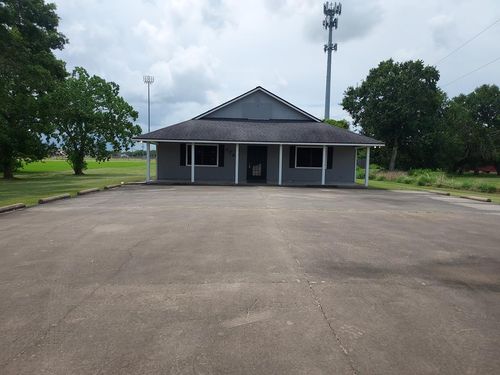 1739 E Mulberry St, Angleton, TX, 77515-3916 | Card Image