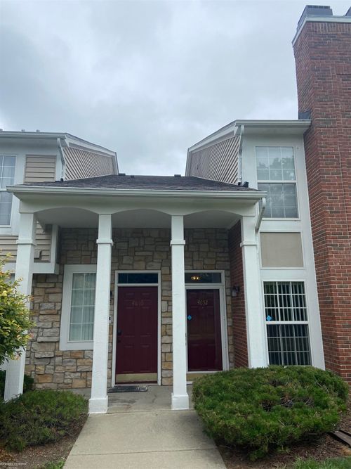 4652 Berkshire Dr, Sterling Heights, MI, 48314-1206 | Card Image