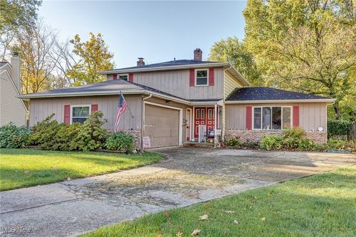 4666 Brendan Cir, North Olmsted, OH, 44070-3757 | Card Image
