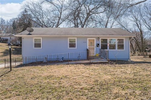 2420 Walnut St, Saint Joseph, MO, 64503-3142 | Card Image