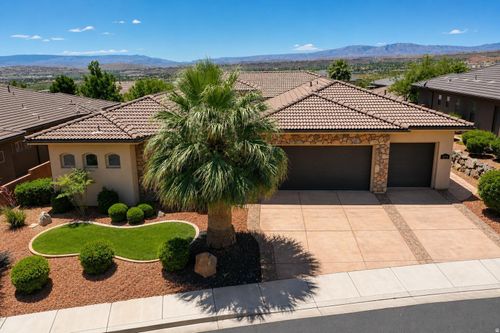 372 Leoni Way, Washington, UT, 84780-2977 | Card Image