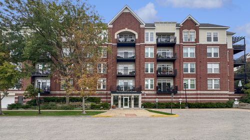 unit-202-7757 Van Buren St, Forest Park, IL, 60130-4806 | Card Image