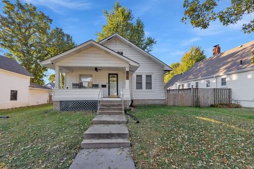 319 W 5th St, Cameron, MO, 64429-1620 | Card Image