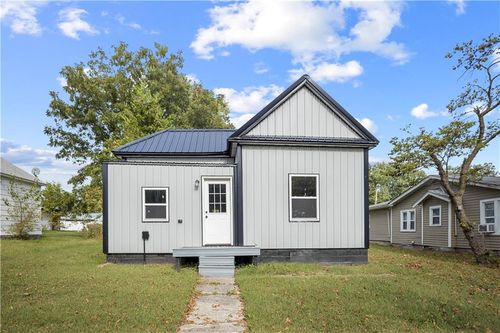 325 E Lake St, Marceline, MO, 64658-1543 | Card Image