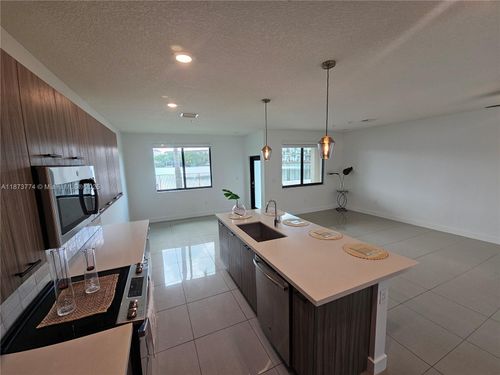apt-13-4640 Nw 84th Ave, Doral, FL, 33166-5981 | Card Image