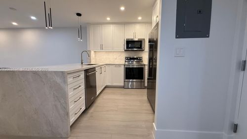 p-405-7840 Camino Real, Miami, FL, 33143-6817 | Card Image