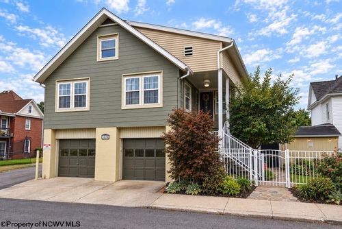 102 Dearborn St, Fairmont, WV, 26554-4103 | Card Image