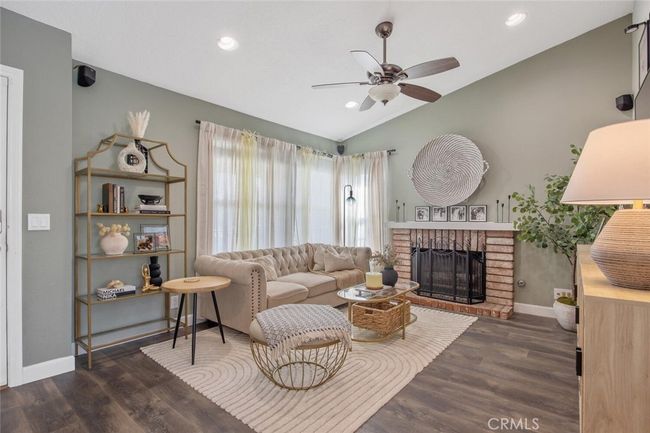 27702 Quincy St, House other with 2 bedrooms, 2 bathrooms and 2 parking in Castaic CA | Image 9