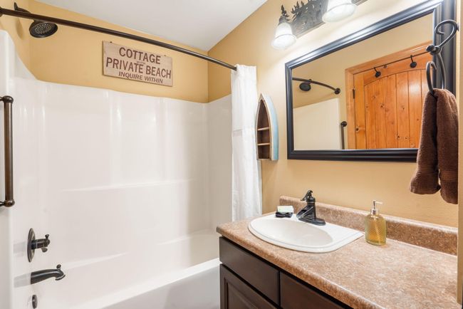 Carriage House Bath | Image 46