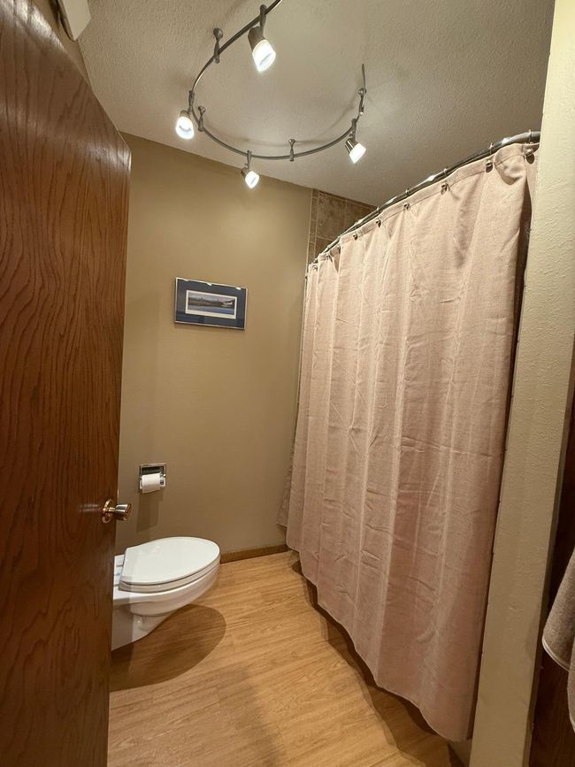 Full Bath | Image 35