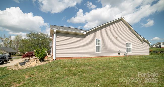 137 Lady Slipper Ln Sw, Townhouse with 3 bedrooms, 2 bathrooms and null parking in Valdese NC | Image 4