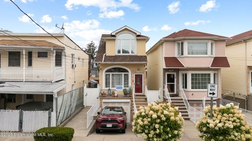 271 Clifton Ave, Staten Island, NY, 10305-1601 | Card Image