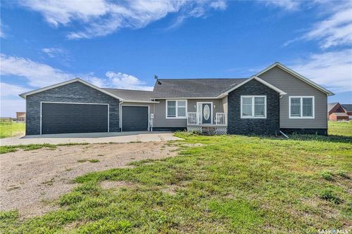 8 Eros Bay, Lumsden, SK, S0G3C0 | Card Image