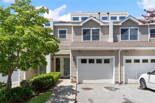 43 Lawton Brook Ln, Portsmouth, RI, 02871-1032 | Card Image