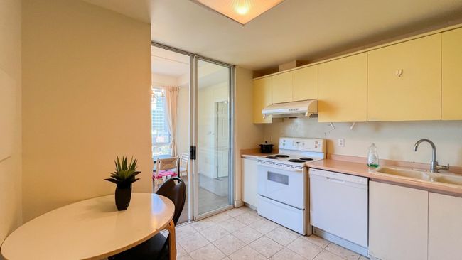 402 - 6240 Mckay Avenue, Condo with 3 bedrooms, 2 bathrooms and 1 parking in Burnaby BC | Image 8