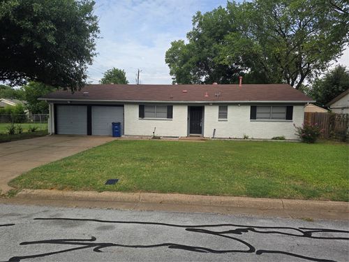 304 Salem Dr, Euless, TX, 76039-3824 | Card Image