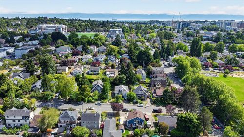 1215 Queens Ave, Victoria, BC, V8T1N1 | Card Image