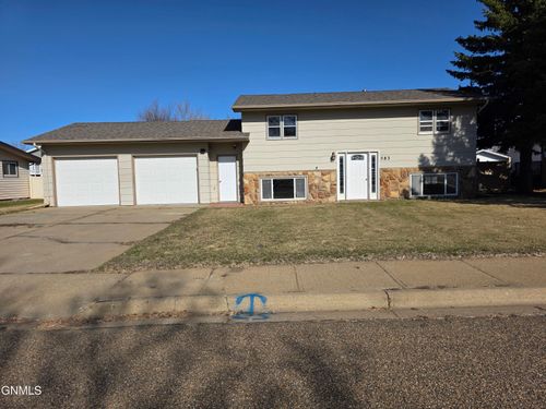 583 6th Ave Sw, Dickinson, ND, 58601-5816 | Card Image